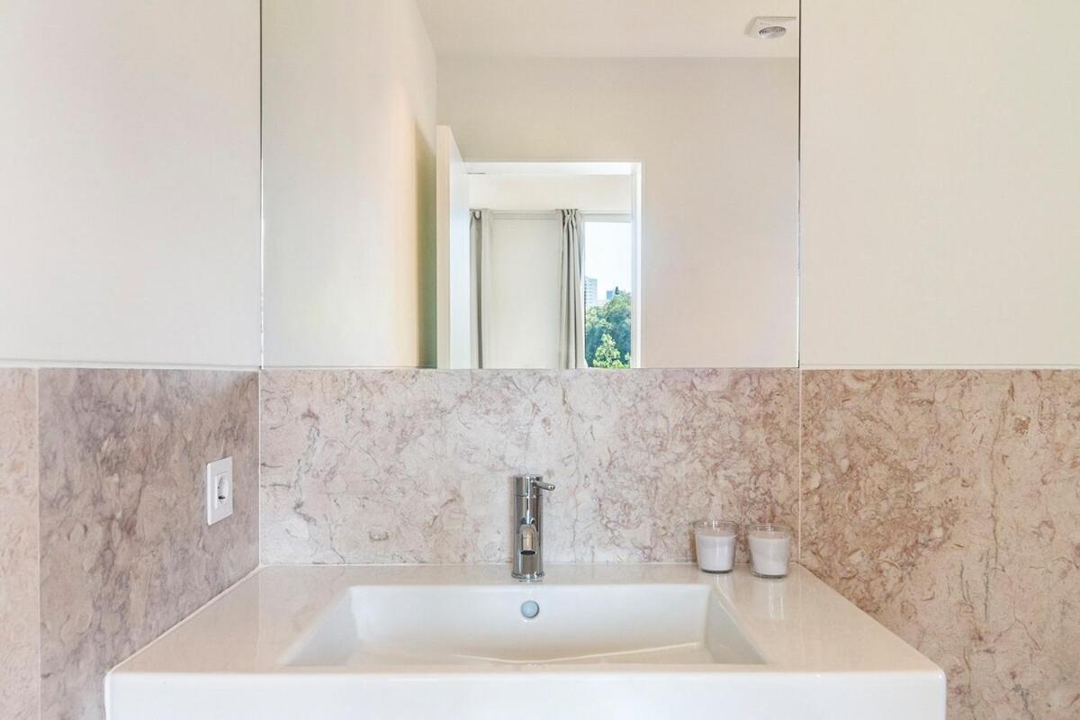 Modern 1 Bedroom With Balcony Apartment *